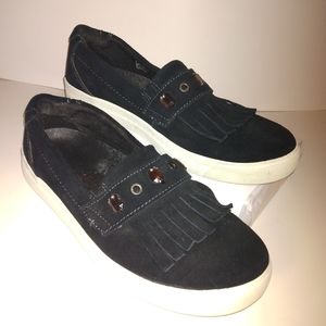 Earth Origins size 9 black suede with flap and stones on toe for decor.  EUC